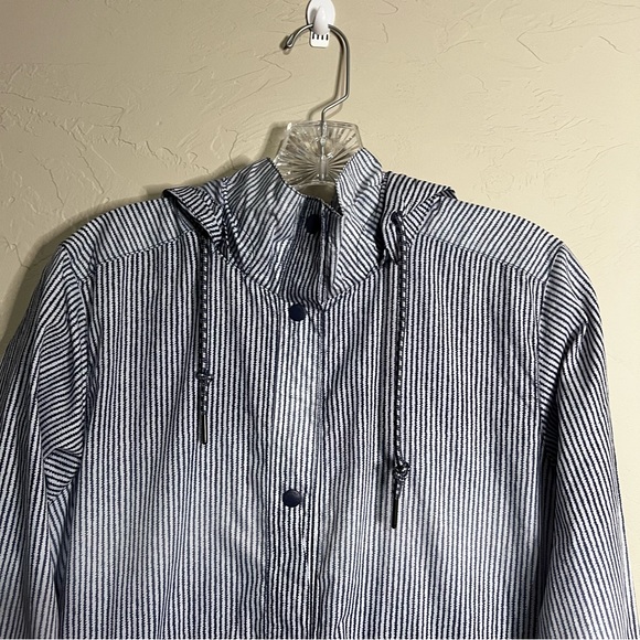 Columbia Gable Island Blue/White Nautical Striped Lightweight Windbreaker Jacket - Picture 6 of 14